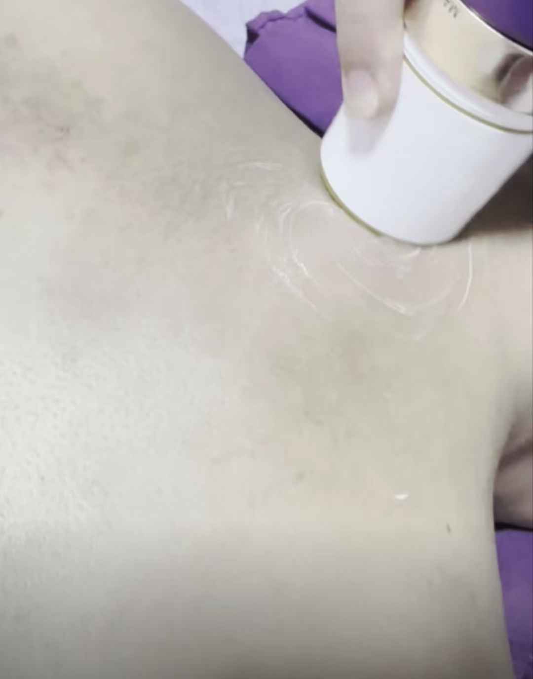 Aroma oil therapy being applied during a body treatment